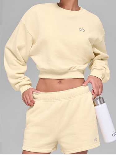 ALO: Cropped Accolade Crewneck Yellow