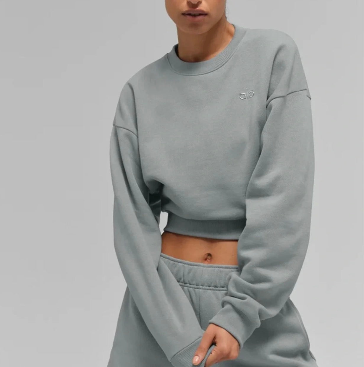 ALO: Cropped Accolade Crewneck Lunar Gray